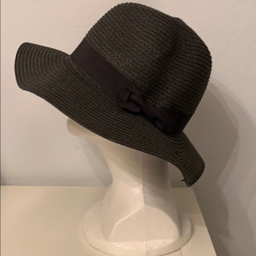 Black straw floppy hat